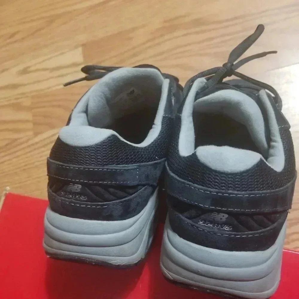 New Balance Women's Navy Blue Suede Walking Sneakers  Sz 9 Wide (D)